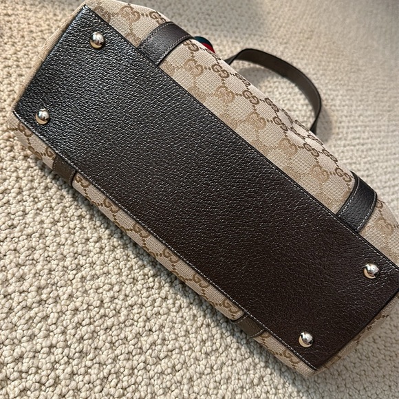 Gucci Abbey Tote PM in monogram - Picture 9 of 10